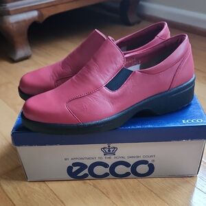 Ecco NEW Women's Red Slip-On Loafers